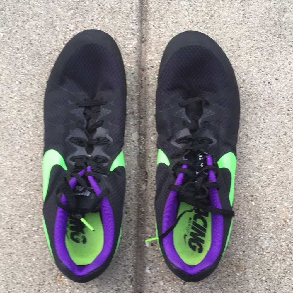 Track shoes